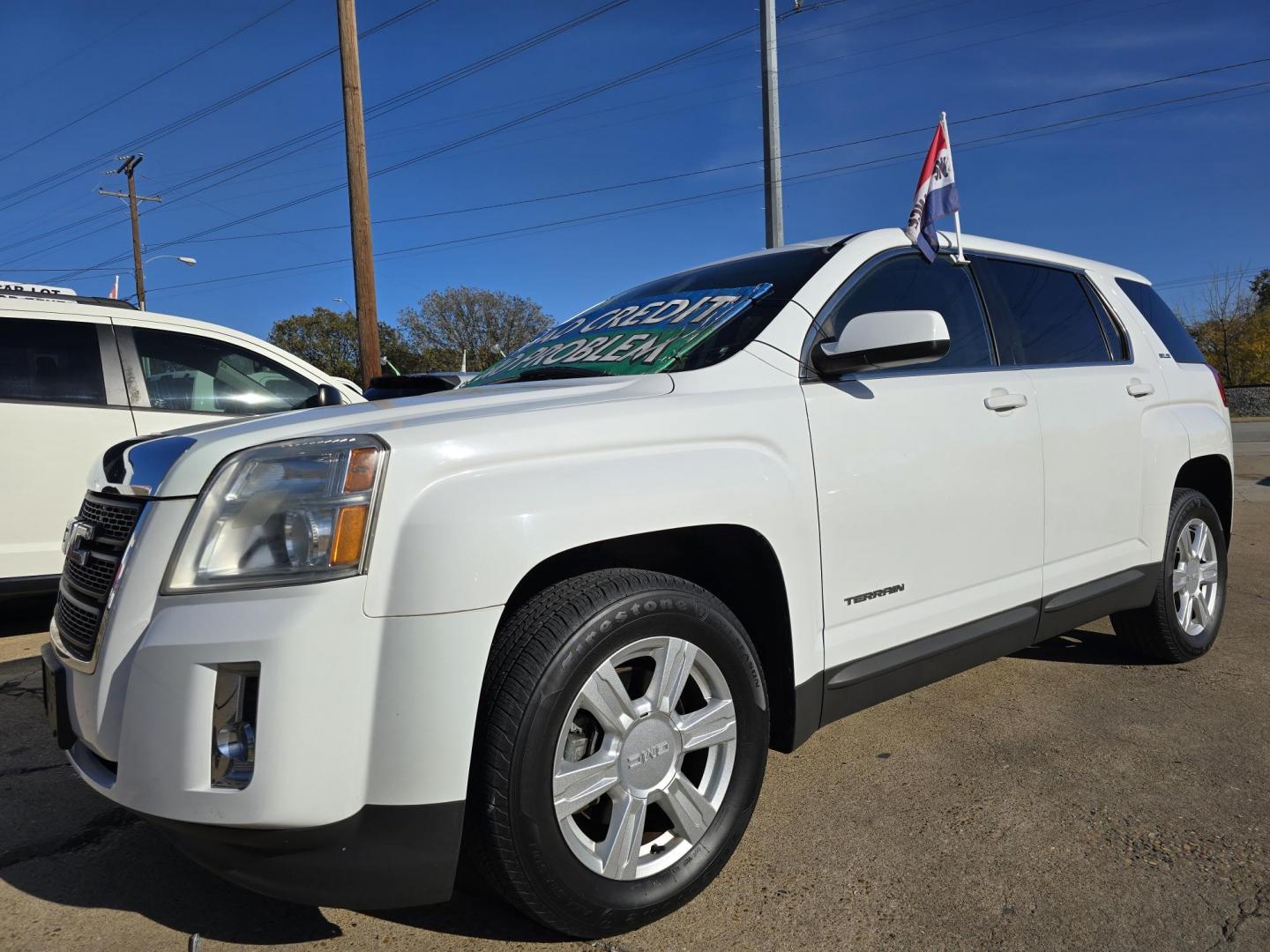 2014 WHITE GMC Terrain SLE (2GKFLVEK5E6) with an 2.4L L4 DOHC 16V FFV engine, 6-Speed Automatic transmission, located at 2660 S.Garland Avenue, Garland, TX, 75041, (469) 298-3118, 32.885551, -96.655602 - Photo#7