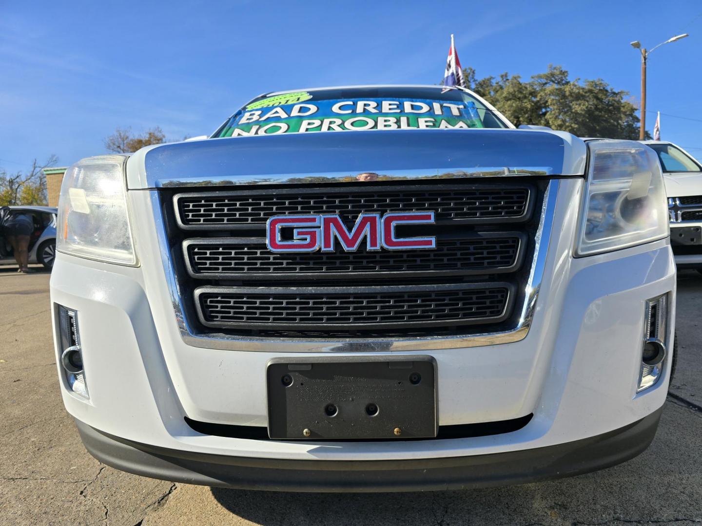 2014 WHITE GMC Terrain SLE (2GKFLVEK5E6) with an 2.4L L4 DOHC 16V FFV engine, 6-Speed Automatic transmission, located at 2660 S.Garland Avenue, Garland, TX, 75041, (469) 298-3118, 32.885551, -96.655602 - Photo#9