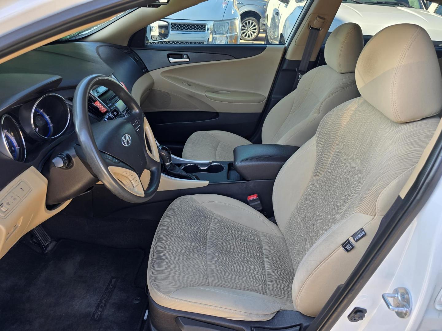 2014 Hyundai Sonata GLS (5NPEB4AC1EH) with an 2.4L L4 DOHC 16V engine, 6-Speed Automatic transmission, located at 2660 S.Garland Avenue, Garland, TX, 75041, (469) 298-3118, 32.885551, -96.655602 - Photo#11