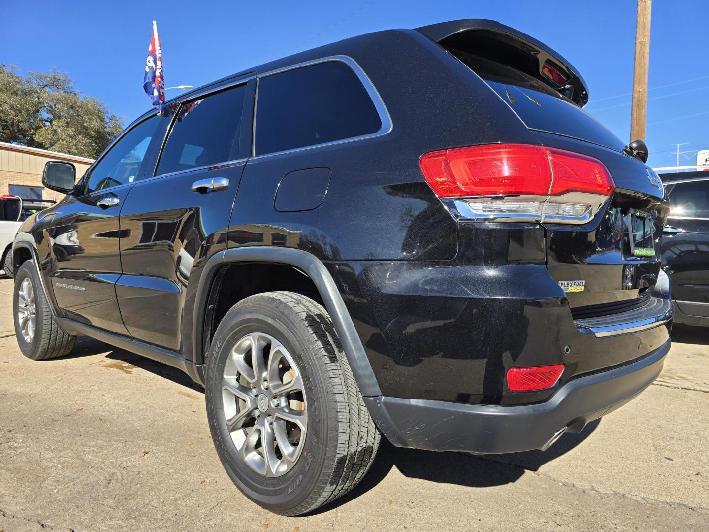 2014 BLACK Jeep Grand Cherokee Limited (1C4RJEBG6EC) with an 3.6L V6 DOHC 24V engine, 5-Speed Automatic transmission, located at 2660 S.Garland Avenue, Garland, TX, 75041, (469) 298-3118, 32.885551, -96.655602 - Photo#5