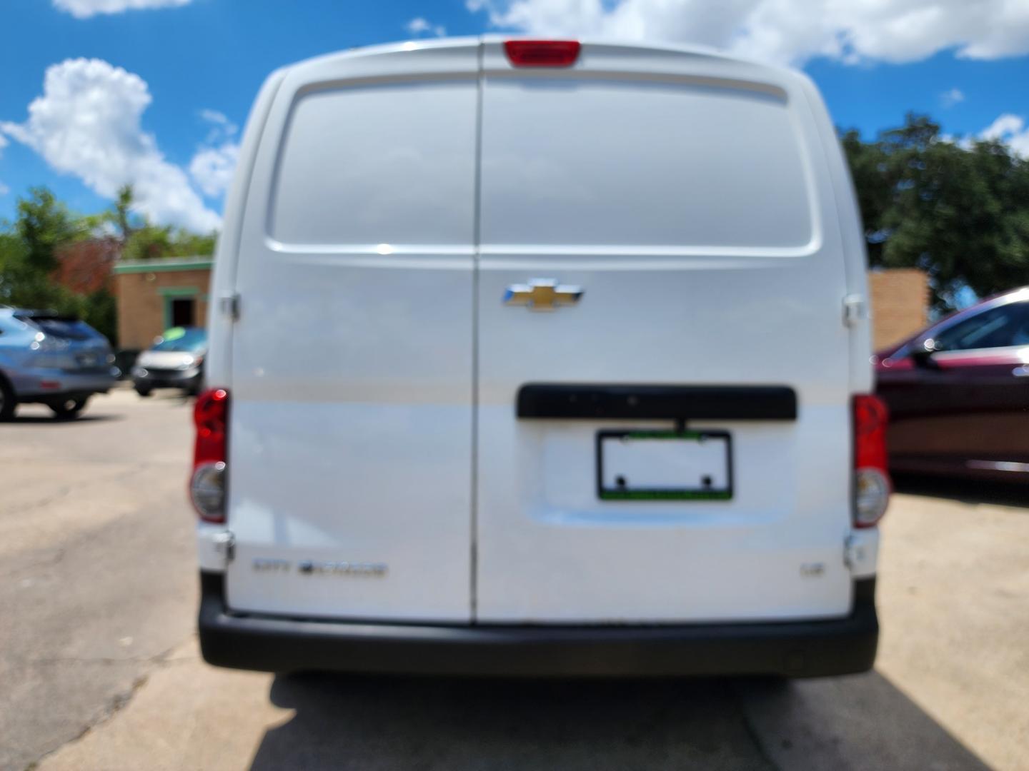 2015 WHITE Chevrolet City Express LS (3N63M0YN5FK) with an 2.0L L4 DOHC 16V engine, Continuously Variable Transmission transmission, located at 2660 S.Garland Avenue, Garland, TX, 75041, (469) 298-3118, 32.885551, -96.655602 - Photo#4