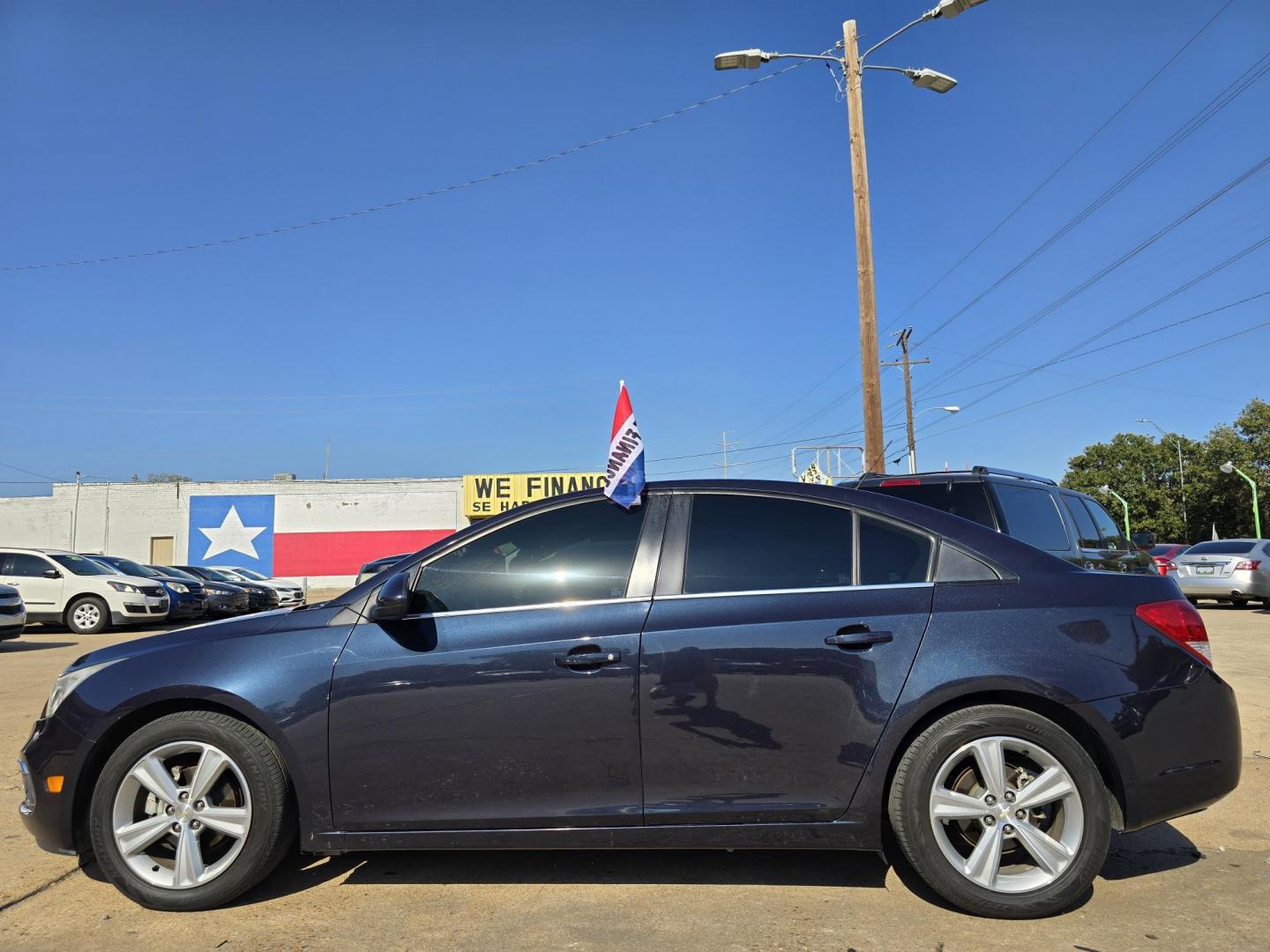 2015 Chevrolet Cruze 2LT (1G1PE5SB8F7) with an 1.4L L4 DOHC 16V TURBO engine, 6-Speed Automatic transmission, located at 2660 S.Garland Avenue, Garland, TX, 75041, (469) 298-3118, 32.885551, -96.655602 - Photo#6