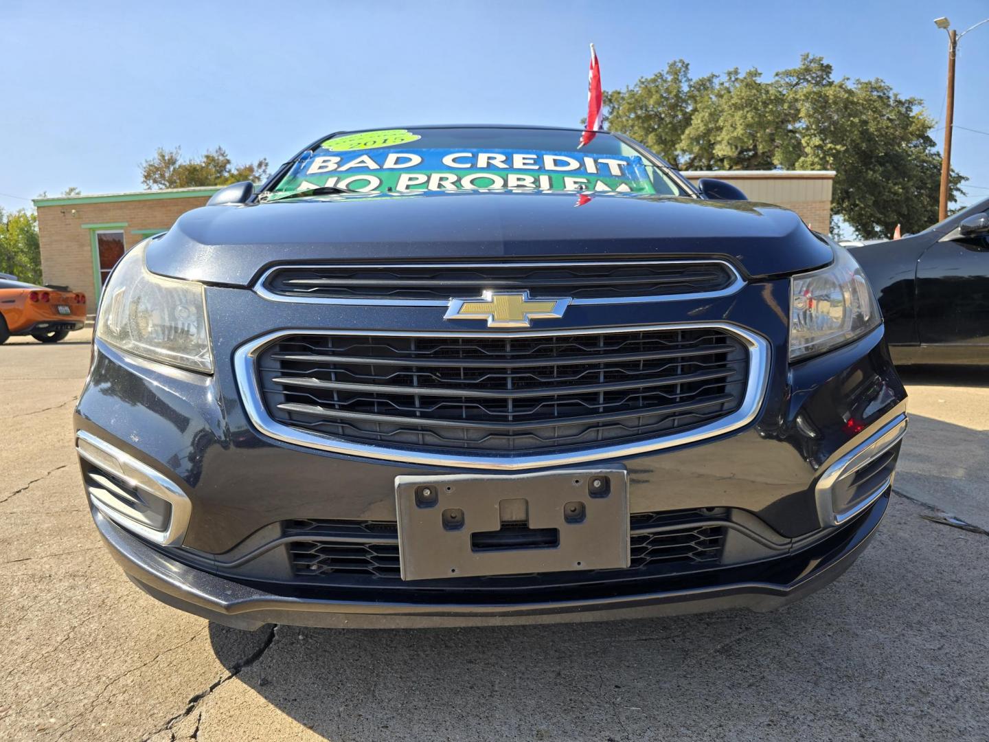 2015 Chevrolet Cruze 2LT (1G1PE5SB8F7) with an 1.4L L4 DOHC 16V TURBO engine, 6-Speed Automatic transmission, located at 2660 S.Garland Avenue, Garland, TX, 75041, (469) 298-3118, 32.885551, -96.655602 - Photo#9