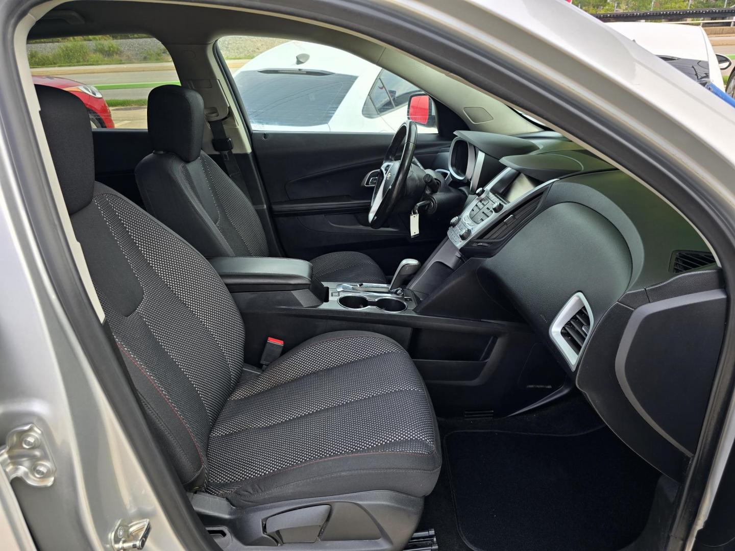 2015 Chevrolet Equinox LT (2GNALBEKXF1) with an 2.4L L4 DOHC 16V FFV engine, 6-Speed Automatic transmission, located at 2660 S.Garland Avenue, Garland, TX, 75041, (469) 298-3118, 32.885551, -96.655602 - Photo#18