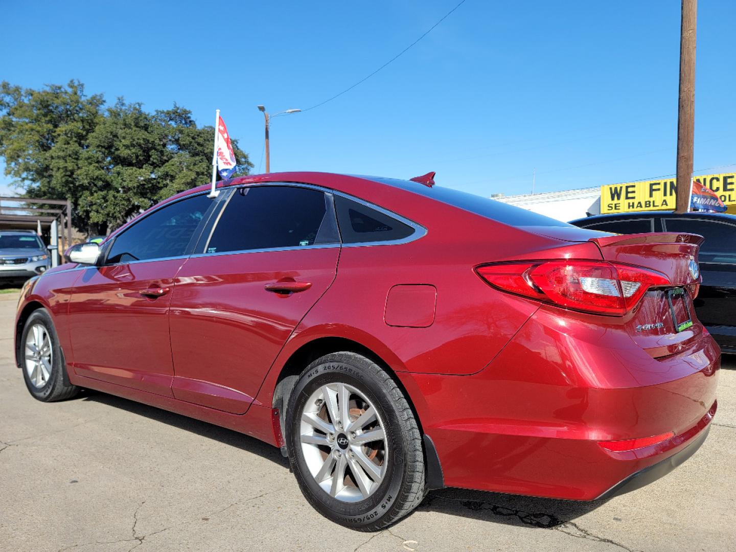 2015 RED /GRAY Hyundai Sonata ECO (5NPE24AF6FH) with an 1.6L L4 DOHC 16V engine, 7-Speed Automatic transmission, located at 2660 S.Garland Avenue, Garland, TX, 75041, (469) 298-3118, 32.885551, -96.655602 - Welcome to DallasAutos4Less, one of the Premier BUY HERE PAY HERE Dealers in the North Dallas Area. We specialize in financing to people with NO CREDIT or BAD CREDIT. We need proof of income, proof of residence, and a ID. Come buy your new car from us today!! This is a Very clean 2015 HYUNDAI SON - Photo#5