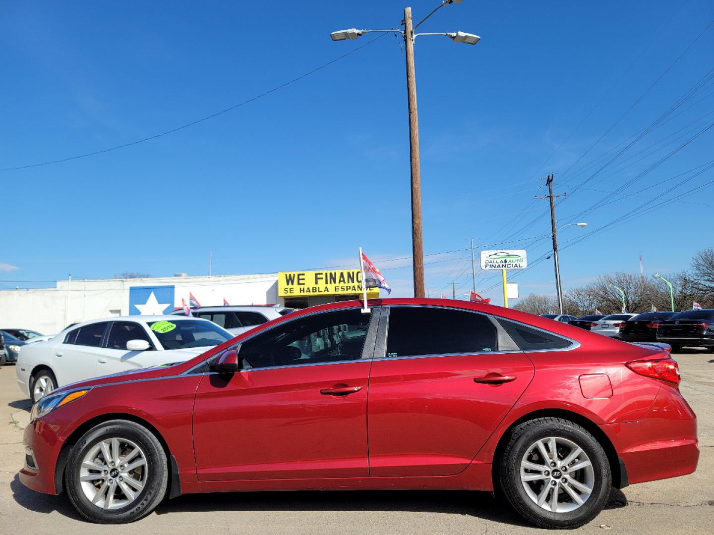 2015 RED /GRAY Hyundai Sonata ECO (5NPE24AF6FH) with an 1.6L L4 DOHC 16V engine, 7-Speed Automatic transmission, located at 2660 S.Garland Avenue, Garland, TX, 75041, (469) 298-3118, 32.885551, -96.655602 - Welcome to DallasAutos4Less, one of the Premier BUY HERE PAY HERE Dealers in the North Dallas Area. We specialize in financing to people with NO CREDIT or BAD CREDIT. We need proof of income, proof of residence, and a ID. Come buy your new car from us today!! This is a Very clean 2015 HYUNDAI SON - Photo#6