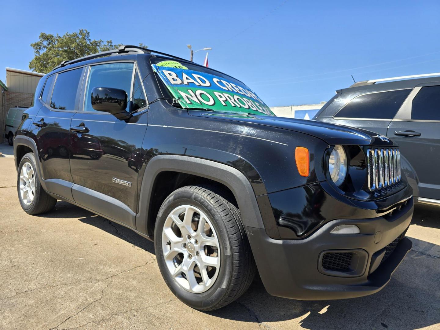 2015 Jeep Renegade Latitude (ZACCJABT8FP) with an 2.4L L4 engine, AUTO transmission, located at 2660 S.Garland Avenue, Garland, TX, 75041, (469) 298-3118, 32.885551, -96.655602 - Photo#1