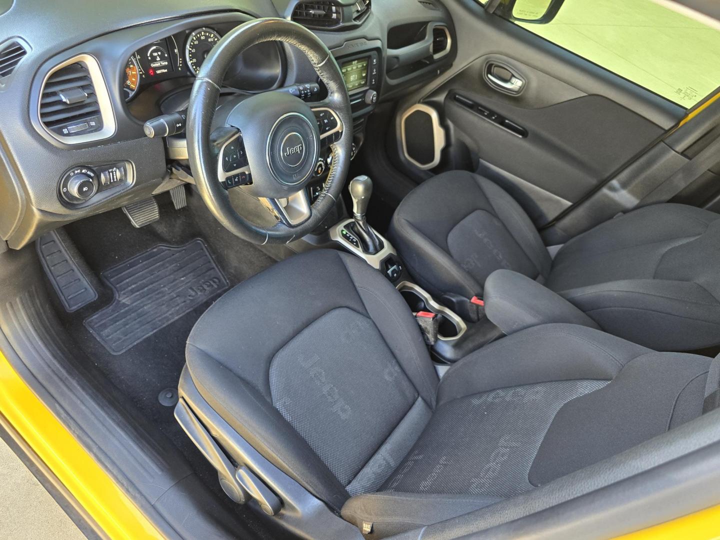 2015 YELLOW Jeep Renegade Latitude (ZACCJABT6FP) with an 2.4L L4 engine, AUTO transmission, located at 2660 S.Garland Avenue, Garland, TX, 75041, (469) 298-3118, 32.885551, -96.655602 - Photo#10