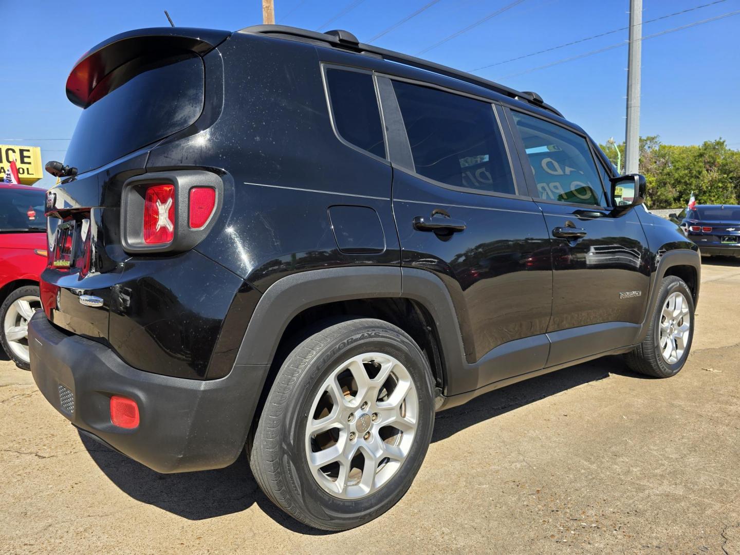 2015 Jeep Renegade Latitude (ZACCJABT8FP) with an 2.4L L4 engine, AUTO transmission, located at 2660 S.Garland Avenue, Garland, TX, 75041, (469) 298-3118, 32.885551, -96.655602 - Photo#3