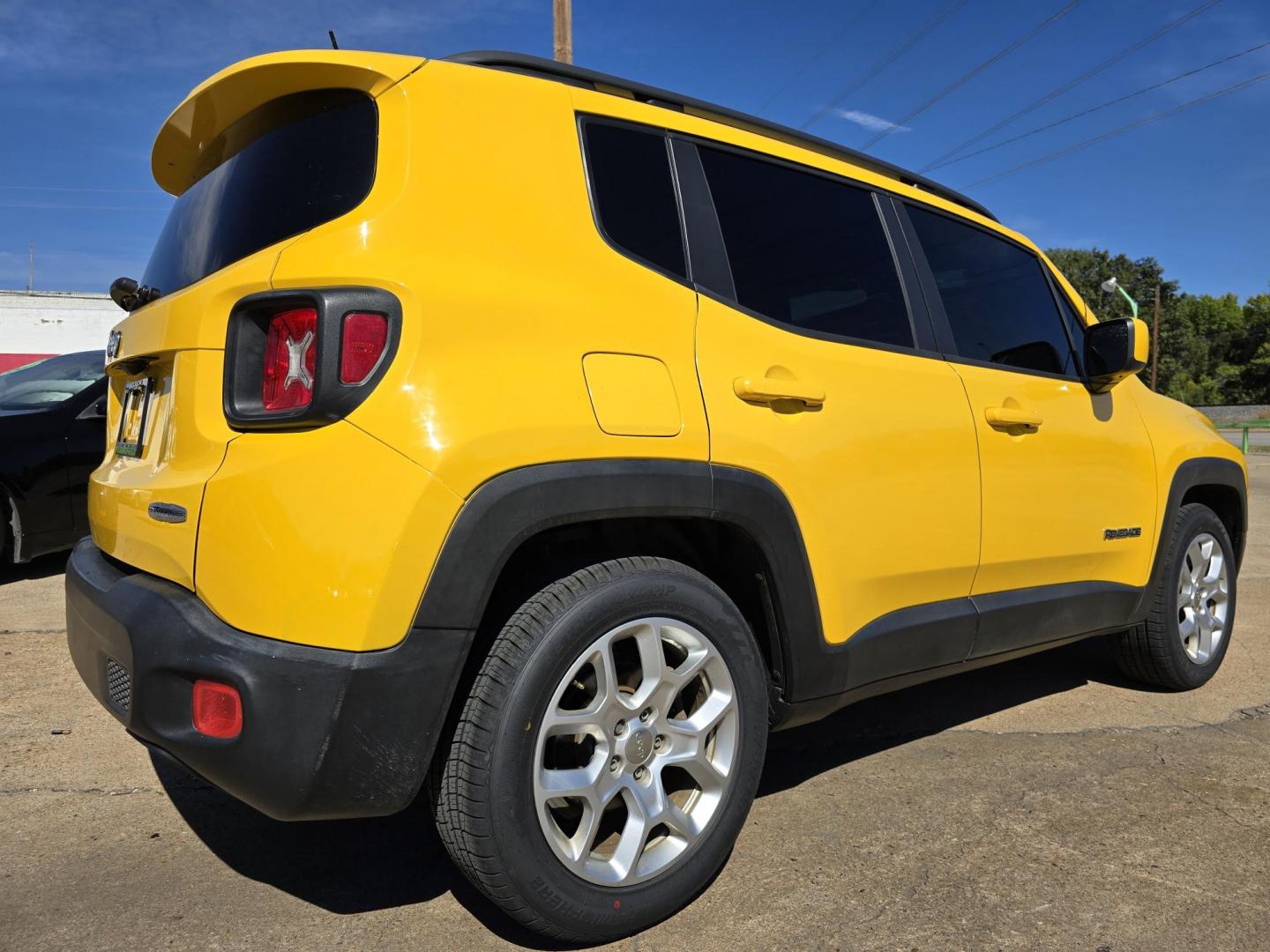 2015 YELLOW Jeep Renegade Latitude (ZACCJABT6FP) with an 2.4L L4 engine, AUTO transmission, located at 2660 S.Garland Avenue, Garland, TX, 75041, (469) 298-3118, 32.885551, -96.655602 - Photo#3