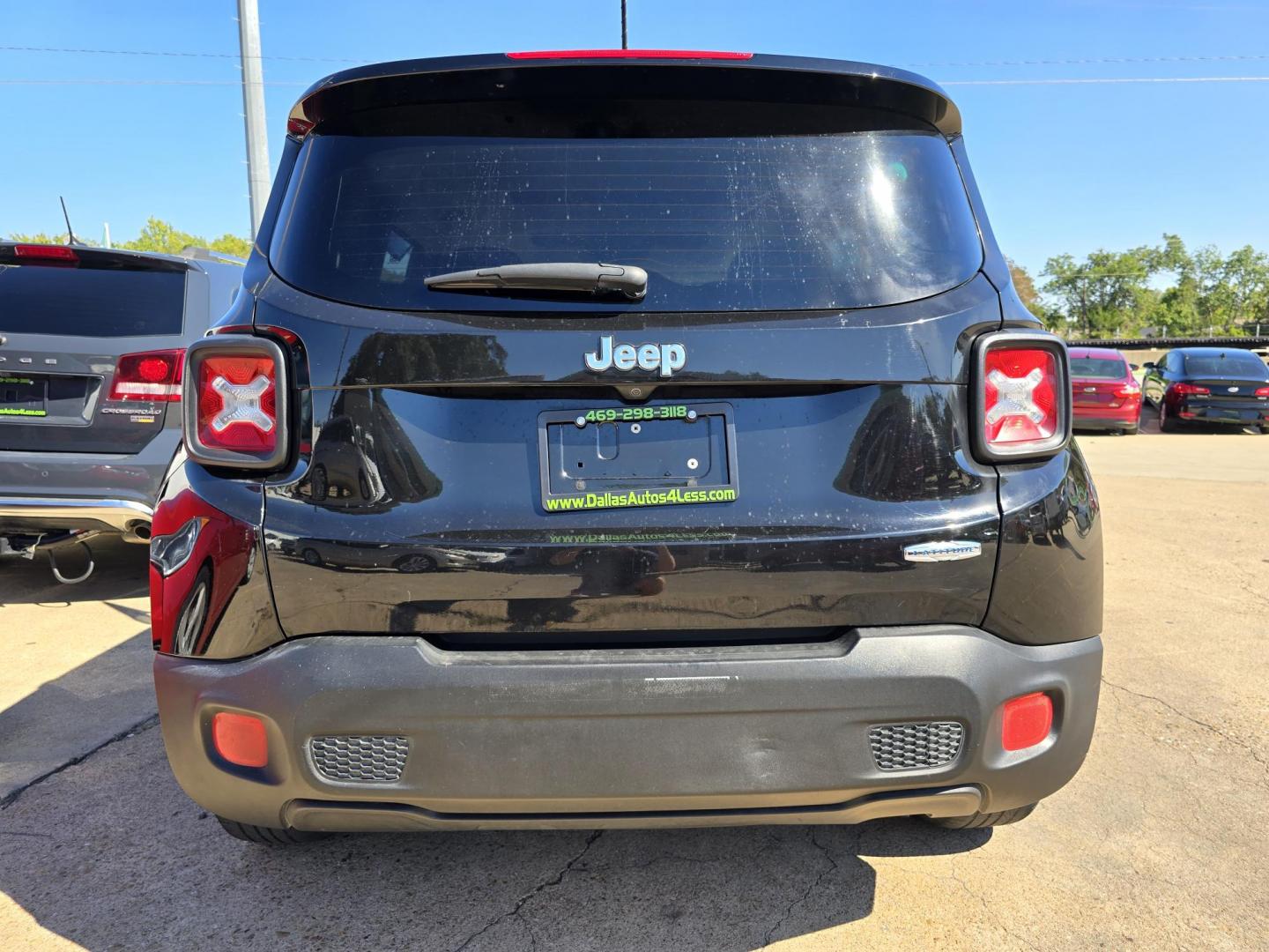 2015 Jeep Renegade Latitude (ZACCJABT8FP) with an 2.4L L4 engine, AUTO transmission, located at 2660 S.Garland Avenue, Garland, TX, 75041, (469) 298-3118, 32.885551, -96.655602 - Photo#4