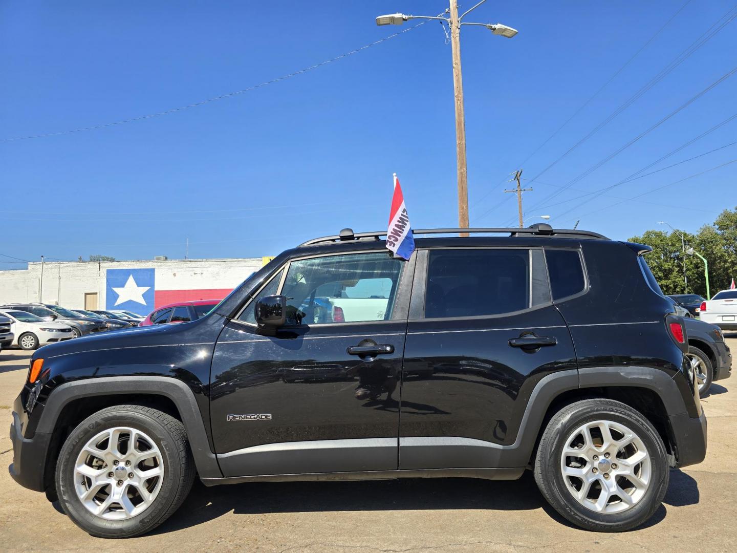 2015 Jeep Renegade Latitude (ZACCJABT8FP) with an 2.4L L4 engine, AUTO transmission, located at 2660 S.Garland Avenue, Garland, TX, 75041, (469) 298-3118, 32.885551, -96.655602 - Photo#6