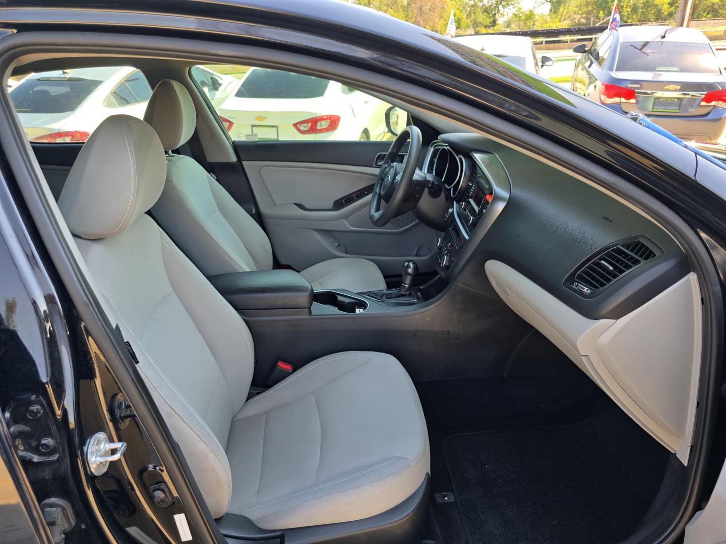 2015 BLACK Kia Optima LX (5XXGM4A73FG) with an 2.4L L4 DOHC 16V engine, 6-Speed Automatic transmission, located at 2660 S.Garland Avenue, Garland, TX, 75041, (469) 298-3118, 32.885551, -96.655602 - Photo#17