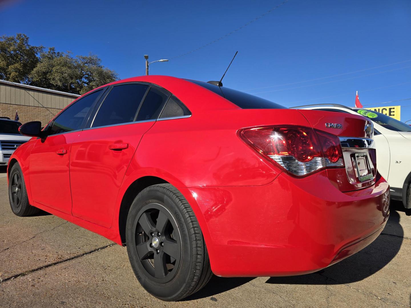 2015 RED /BLACK Chevrolet Cruze 1LT (1G1PC5SB0F7) with an 1.4L L4 DOHC 16V TURBO engine, 6-Speed Automatic transmission, located at 2660 S.Garland Avenue, Garland, TX, 75041, (469) 298-3118, 32.885551, -96.655602 - Welcome to DallasAutos4Less, one of the Premier BUY HERE PAY HERE Dealers in the North Dallas Area. We specialize in financing to people with NO CREDIT or BAD CREDIT. We need proof of income, proof of residence, and a ID. Come buy your new car from us today!! This is a very well cared for 2015 CH - Photo#5