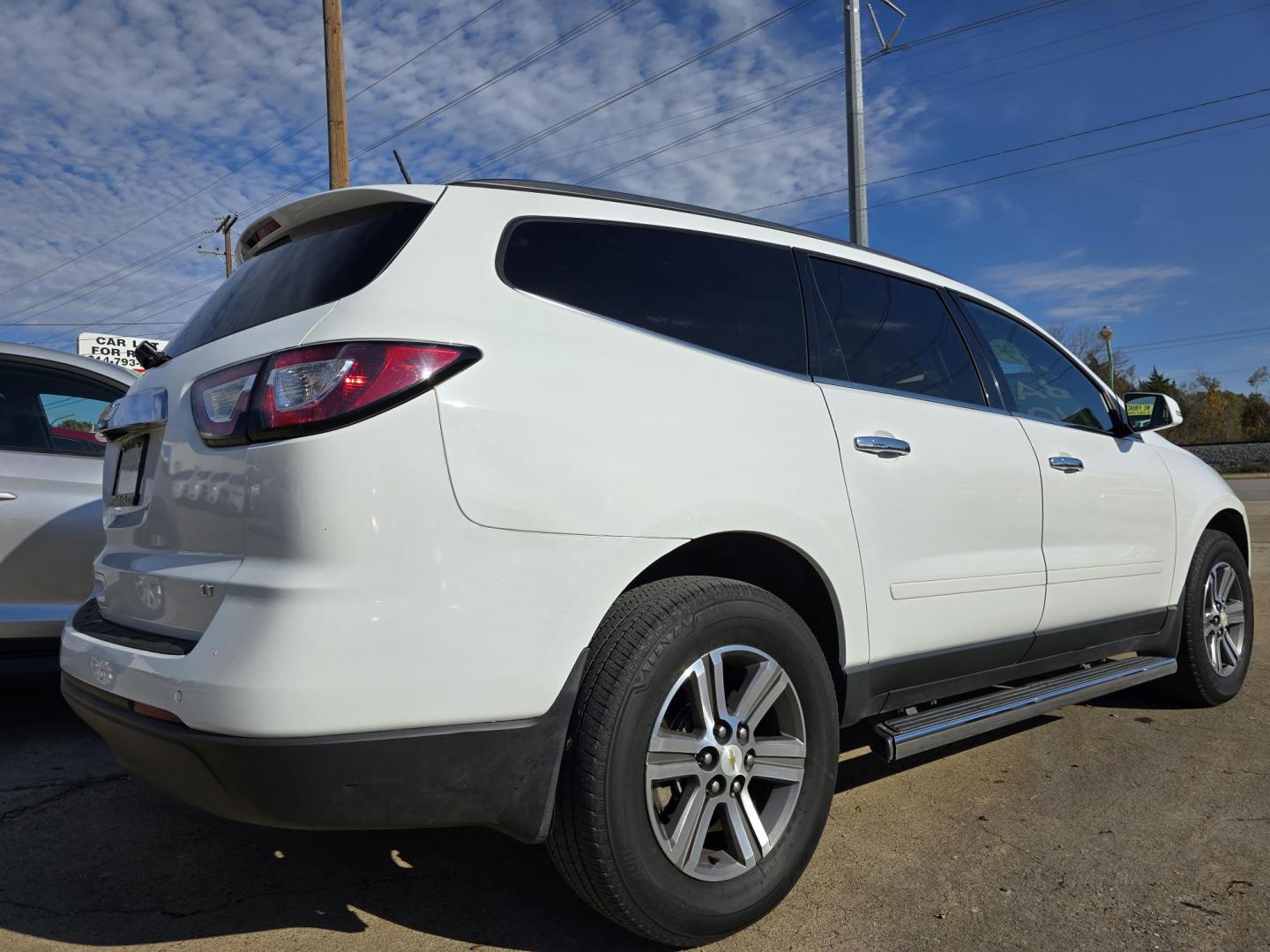 2015 Chevrolet Traverse 1LT (1GNKRGKD0FJ) with an 3.6L V6 DOHC 24V engine, 6-Speed Automatic transmission, located at 2660 S.Garland Avenue, Garland, TX, 75041, (469) 298-3118, 32.885551, -96.655602 - Welcome to DallasAutos4Less, one of the Premier BUY HERE PAY HERE Dealers in the North Dallas Area. We specialize in financing to people with NO CREDIT or BAD CREDIT. We need proof of income, proof of residence, and a ID. Come buy your new car from us today!! This is a very clean 2015 CHEVY TRAVE - Photo#3