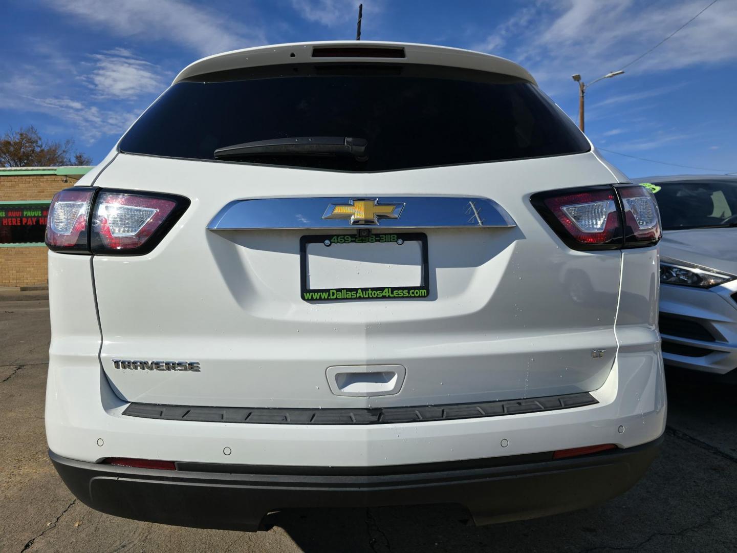 2015 Chevrolet Traverse 1LT (1GNKRGKD0FJ) with an 3.6L V6 DOHC 24V engine, 6-Speed Automatic transmission, located at 2660 S.Garland Avenue, Garland, TX, 75041, (469) 298-3118, 32.885551, -96.655602 - Welcome to DallasAutos4Less, one of the Premier BUY HERE PAY HERE Dealers in the North Dallas Area. We specialize in financing to people with NO CREDIT or BAD CREDIT. We need proof of income, proof of residence, and a ID. Come buy your new car from us today!! This is a very clean 2015 CHEVY TRAVE - Photo#4