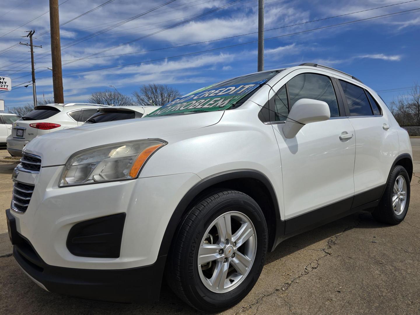 2015 WHITE Chevrolet Trax LT (KL7CJLSB0FB) with an 1.4L L4 DOHC 16V FFV engine, AUTO transmission, located at 2660 S.Garland Avenue, Garland, TX, 75041, (469) 298-3118, 32.885551, -96.655602 - Photo#7