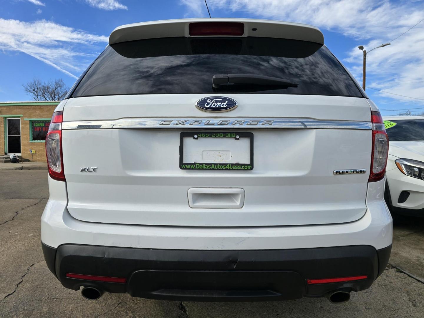 2015 WHITE Ford Explorer (1FM5K7B85FG) with an 3.5L V6 DOHC 24V engine, 6-Speed Automatic transmission, located at 2660 S.Garland Avenue, Garland, TX, 75041, (469) 298-3118, 32.885551, -96.655602 - Photo#4