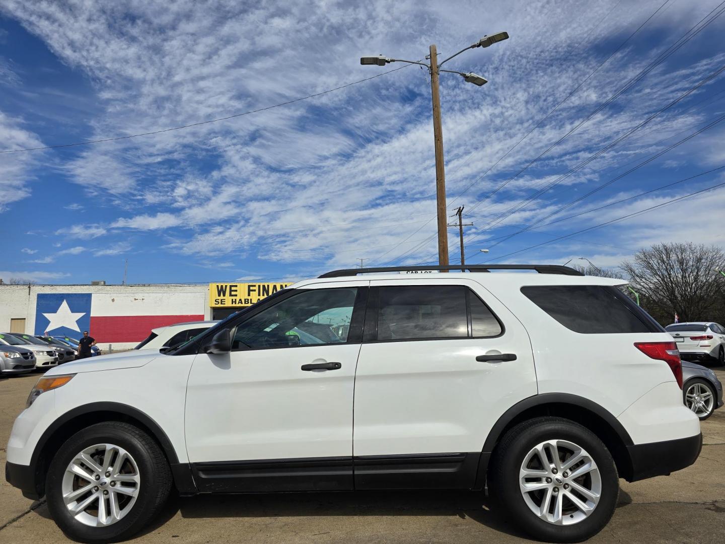 2015 WHITE Ford Explorer (1FM5K7B85FG) with an 3.5L V6 DOHC 24V engine, 6-Speed Automatic transmission, located at 2660 S.Garland Avenue, Garland, TX, 75041, (469) 298-3118, 32.885551, -96.655602 - Photo#6