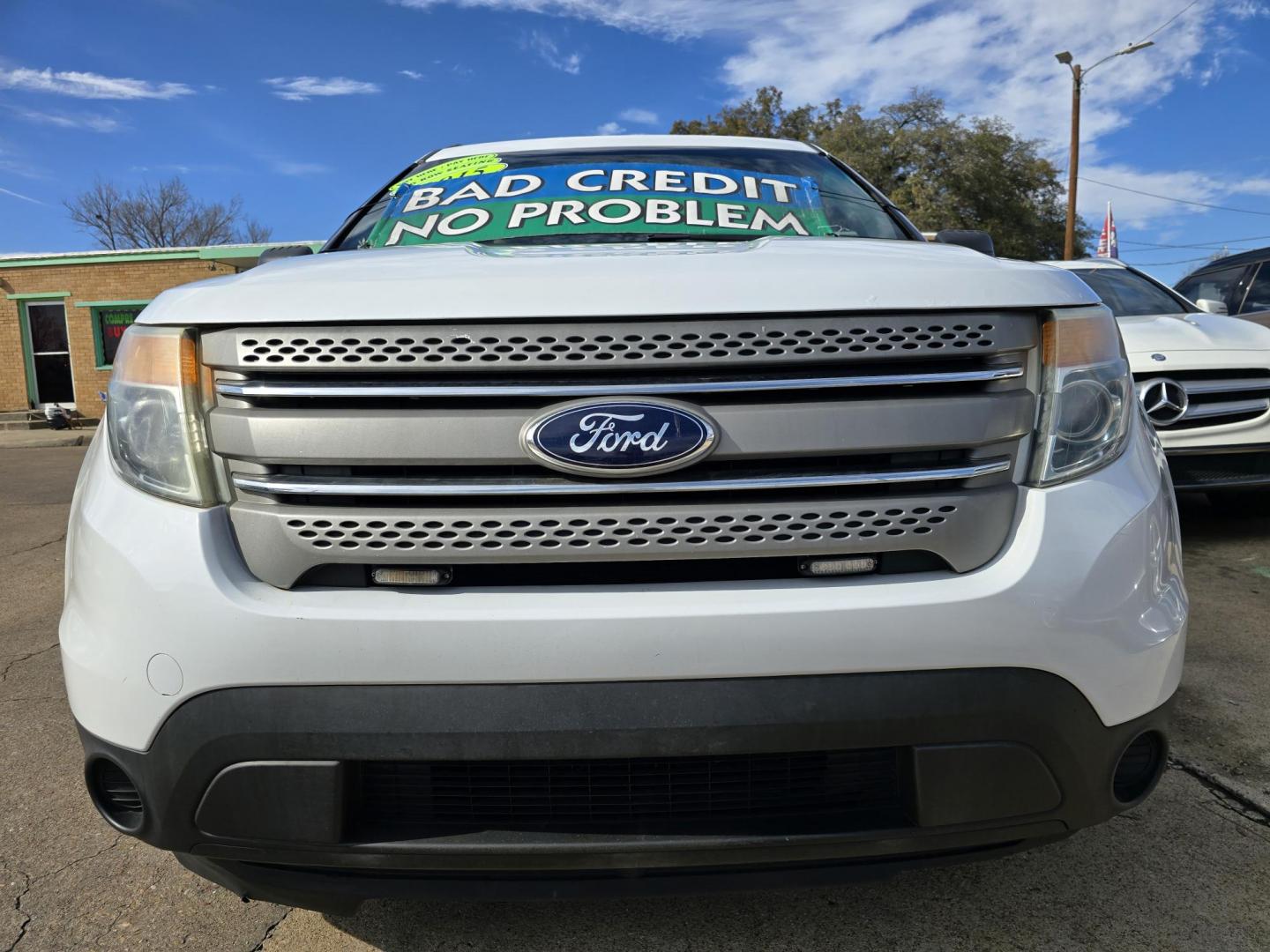 2015 WHITE Ford Explorer (1FM5K7B85FG) with an 3.5L V6 DOHC 24V engine, 6-Speed Automatic transmission, located at 2660 S.Garland Avenue, Garland, TX, 75041, (469) 298-3118, 32.885551, -96.655602 - Photo#9