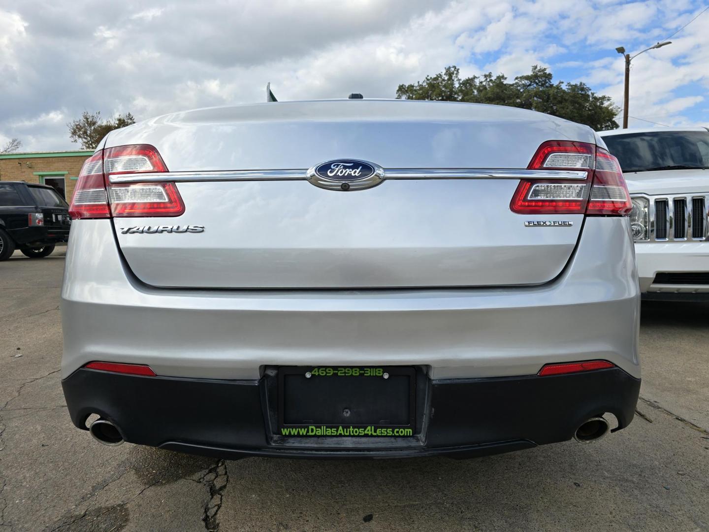 2015 Ford Taurus SE (1FAHP2D84FG) with an 3.5L V6 DOHC 24V engine, 6-Speed Automatic transmission, located at 2660 S.Garland Avenue, Garland, TX, 75041, (469) 298-3118, 32.885551, -96.655602 - Welcome to DallasAutos4Less, one of the Premier BUY HERE PAY HERE Dealers in the North Dallas Area. We specialize in financing to people with NO CREDIT or BAD CREDIT. We need proof of income, proof of residence, and a ID. Come buy your new car from us today!! This is a very well cared for 2015 FO - Photo#4