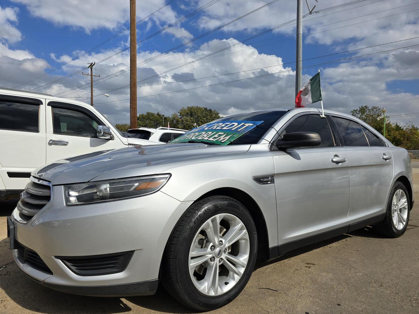 2015 Ford Taurus SE (1FAHP2D84FG) with an 3.5L V6 DOHC 24V engine, 6-Speed Automatic transmission, located at 2660 S.Garland Avenue, Garland, TX, 75041, (469) 298-3118, 32.885551, -96.655602 - Welcome to DallasAutos4Less, one of the Premier BUY HERE PAY HERE Dealers in the North Dallas Area. We specialize in financing to people with NO CREDIT or BAD CREDIT. We need proof of income, proof of residence, and a ID. Come buy your new car from us today!! This is a very well cared for 2015 FO - Photo#7