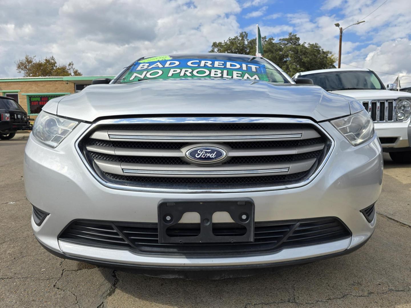 2015 Ford Taurus SE (1FAHP2D84FG) with an 3.5L V6 DOHC 24V engine, 6-Speed Automatic transmission, located at 2660 S.Garland Avenue, Garland, TX, 75041, (469) 298-3118, 32.885551, -96.655602 - Welcome to DallasAutos4Less, one of the Premier BUY HERE PAY HERE Dealers in the North Dallas Area. We specialize in financing to people with NO CREDIT or BAD CREDIT. We need proof of income, proof of residence, and a ID. Come buy your new car from us today!! This is a very well cared for 2015 FO - Photo#9