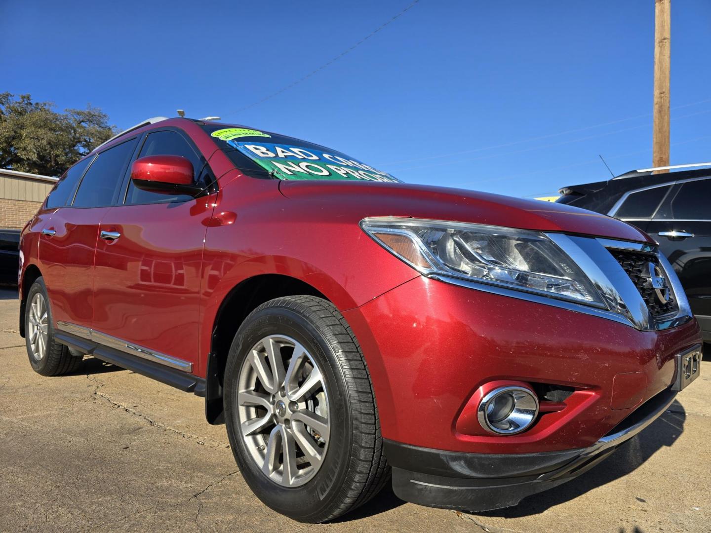 2015 RED Nissan Pathfinder SL (5N1AR2MN6FC) with an 3.5L V6 DOHC 24V engine, Continuously Variable Transmission transmission, located at 2660 S.Garland Avenue, Garland, TX, 75041, (469) 298-3118, 32.885551, -96.655602 - Photo#1