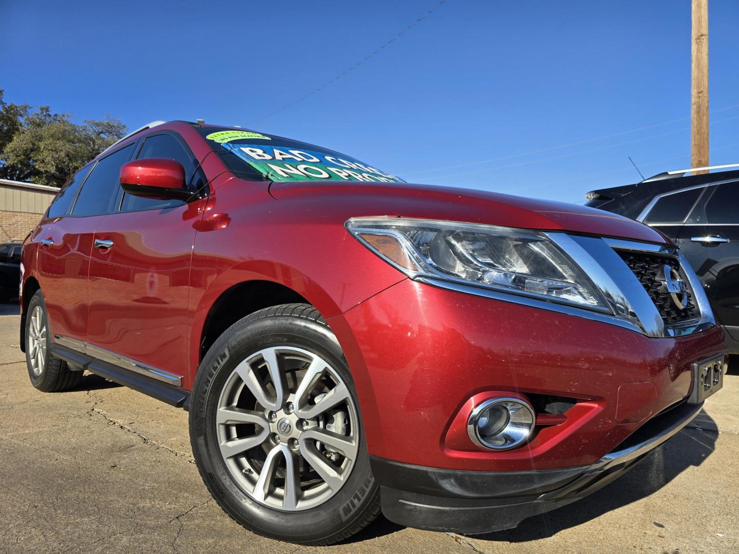 2015 RED Nissan Pathfinder SL (5N1AR2MN6FC) with an 3.5L V6 DOHC 24V engine, Continuously Variable Transmission transmission, located at 2660 S.Garland Avenue, Garland, TX, 75041, (469) 298-3118, 32.885551, -96.655602 - Photo#0