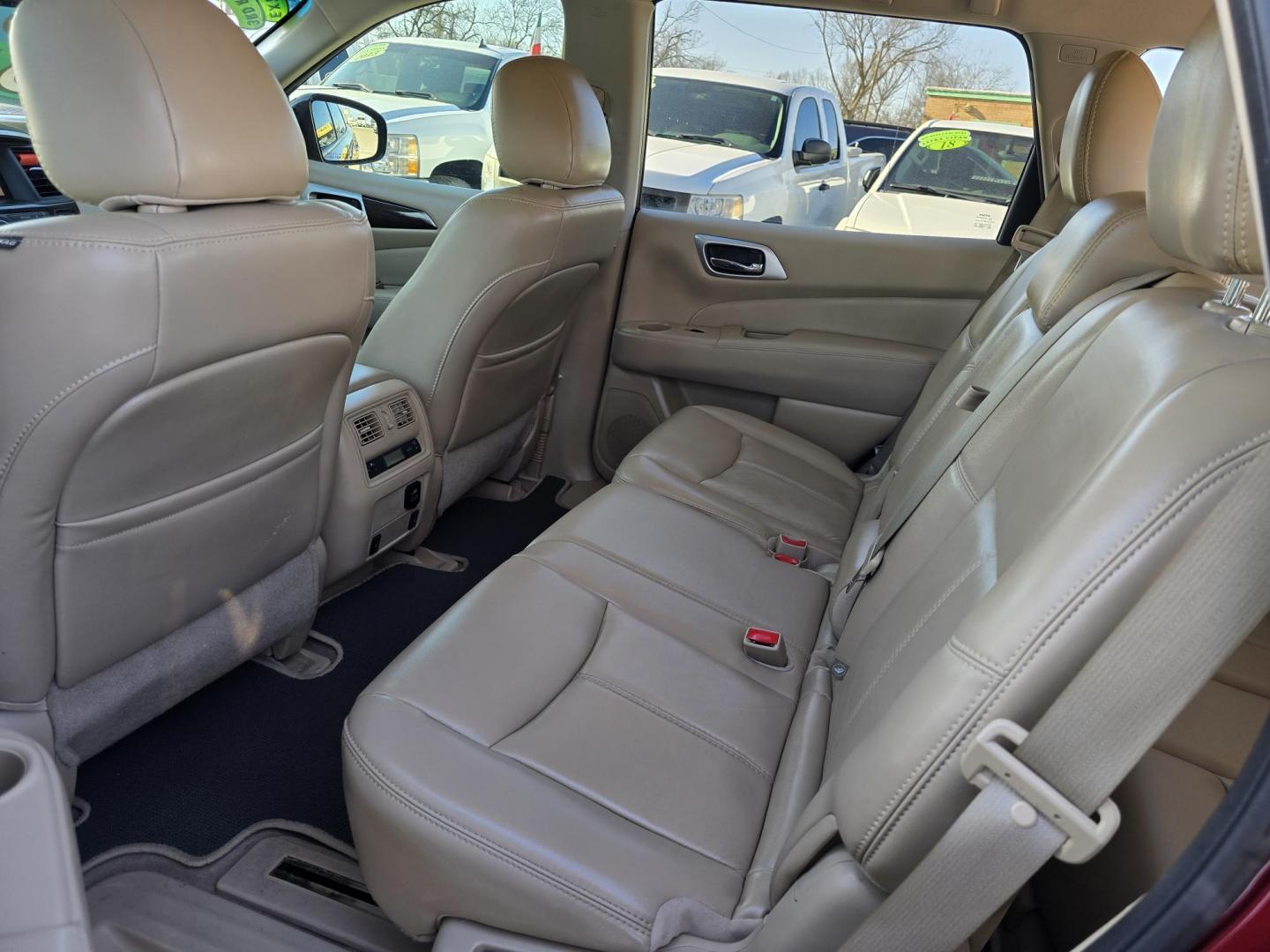 2015 RED Nissan Pathfinder SL (5N1AR2MN6FC) with an 3.5L V6 DOHC 24V engine, Continuously Variable Transmission transmission, located at 2660 S.Garland Avenue, Garland, TX, 75041, (469) 298-3118, 32.885551, -96.655602 - Photo#17