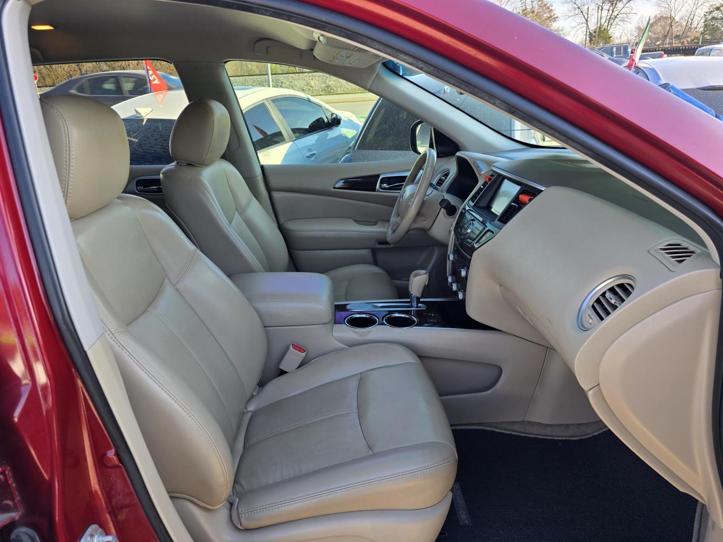 2015 RED Nissan Pathfinder SL (5N1AR2MN6FC) with an 3.5L V6 DOHC 24V engine, Continuously Variable Transmission transmission, located at 2660 S.Garland Avenue, Garland, TX, 75041, (469) 298-3118, 32.885551, -96.655602 - Photo#21