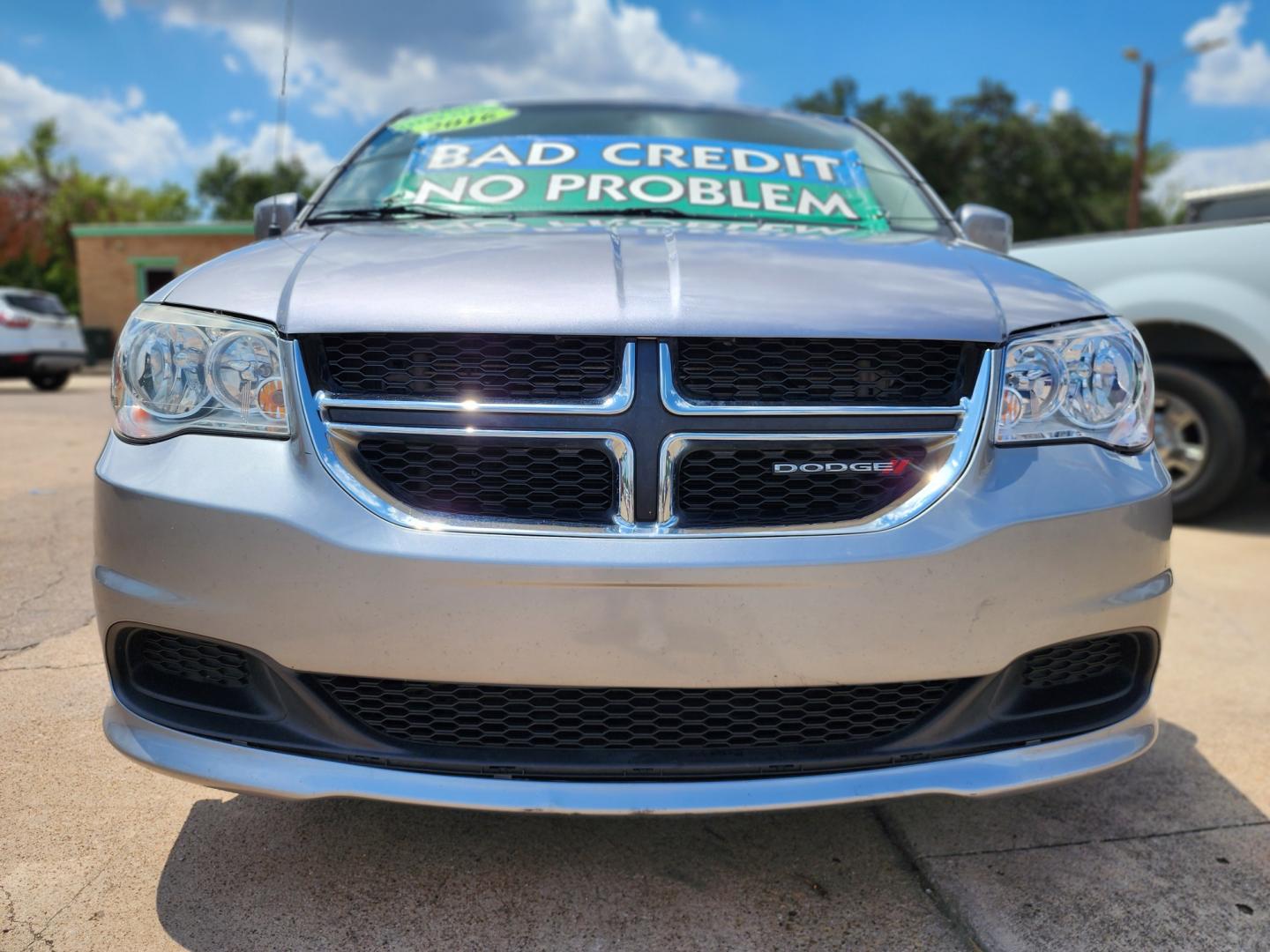 2016 SILVER Dodge Grand Caravan SXT (2C4RDGCG7GR) with an 3.6L V6 DOHC 24V engine, 6A transmission, located at 2660 S.Garland Avenue, Garland, TX, 75041, (469) 298-3118, 32.885551, -96.655602 - Welcome to DallasAutos4Less, one of the Premier BUY HERE PAY HERE Dealers in the North Dallas Area. We specialize in financing to people with NO CREDIT or BAD CREDIT. We need proof of income, proof of residence, and a ID. Come buy your new car from us today!! This is a SUPER CLEAN 2016 DODGE GRAN - Photo#9