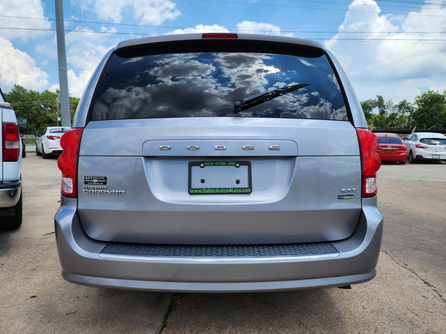 2016 SILVER Dodge Grand Caravan SXT (2C4RDGCG7GR) with an 3.6L V6 DOHC 24V engine, 6A transmission, located at 2660 S.Garland Avenue, Garland, TX, 75041, (469) 298-3118, 32.885551, -96.655602 - Welcome to DallasAutos4Less, one of the Premier BUY HERE PAY HERE Dealers in the North Dallas Area. We specialize in financing to people with NO CREDIT or BAD CREDIT. We need proof of income, proof of residence, and a ID. Come buy your new car from us today!! This is a SUPER CLEAN 2016 DODGE GRAN - Photo#4