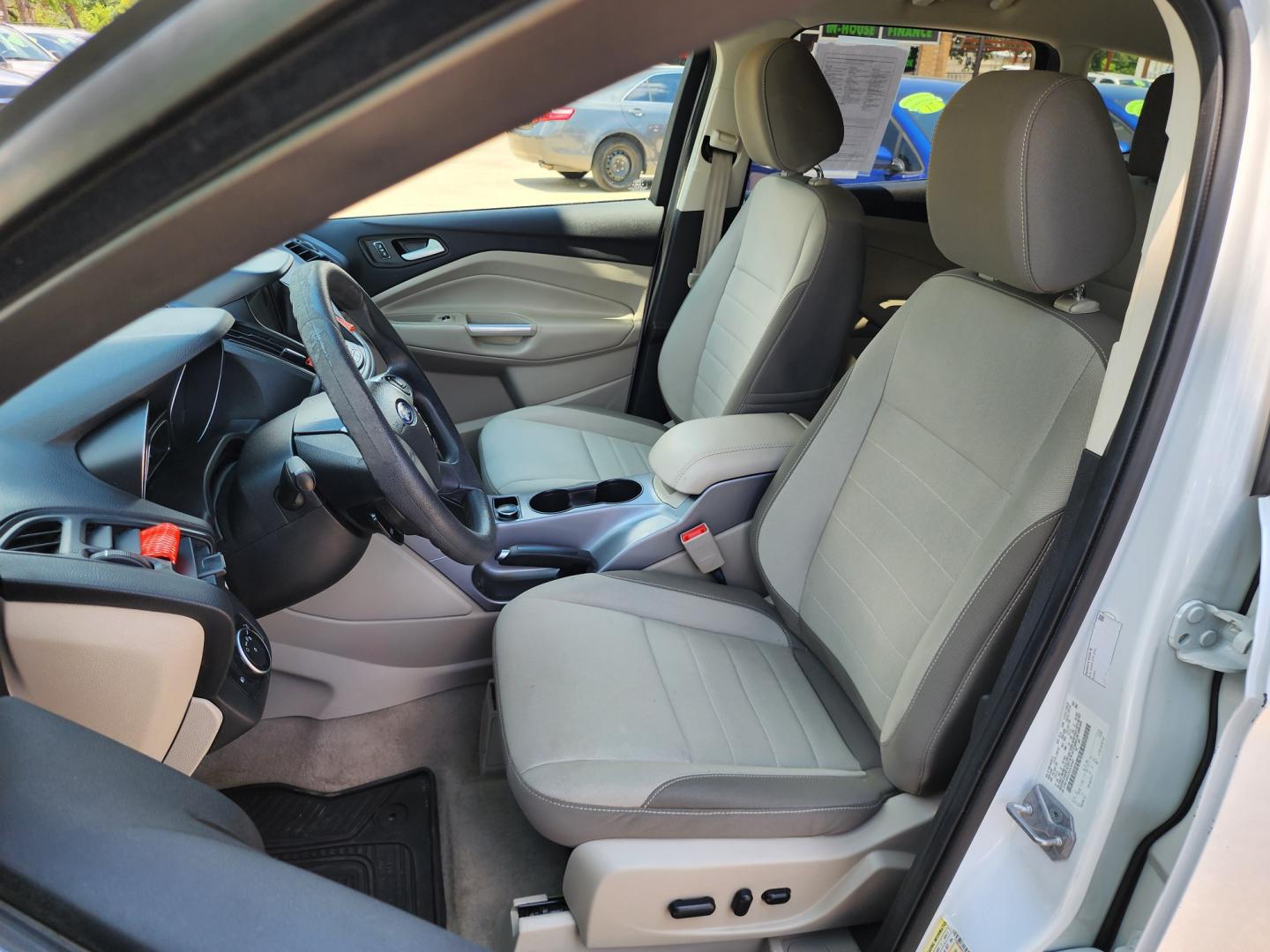 2016 WHITE Ford Escape SE (1FMCU9GX0GU) with an 1.6L L4 DOHC 16V engine, 6-Speed Automatic transmission, located at 2660 S.Garland Avenue, Garland, TX, 75041, (469) 298-3118, 32.885551, -96.655602 - Welcome to DallasAutos4Less, one of the Premier BUY HERE PAY HERE Dealers in the North Dallas Area. We specialize in financing to people with NO CREDIT or BAD CREDIT. We need proof of income, proof of residence, and a ID. Come buy your new car from us today!! This is a Super Clean 2016 FORD ESCAP - Photo#11