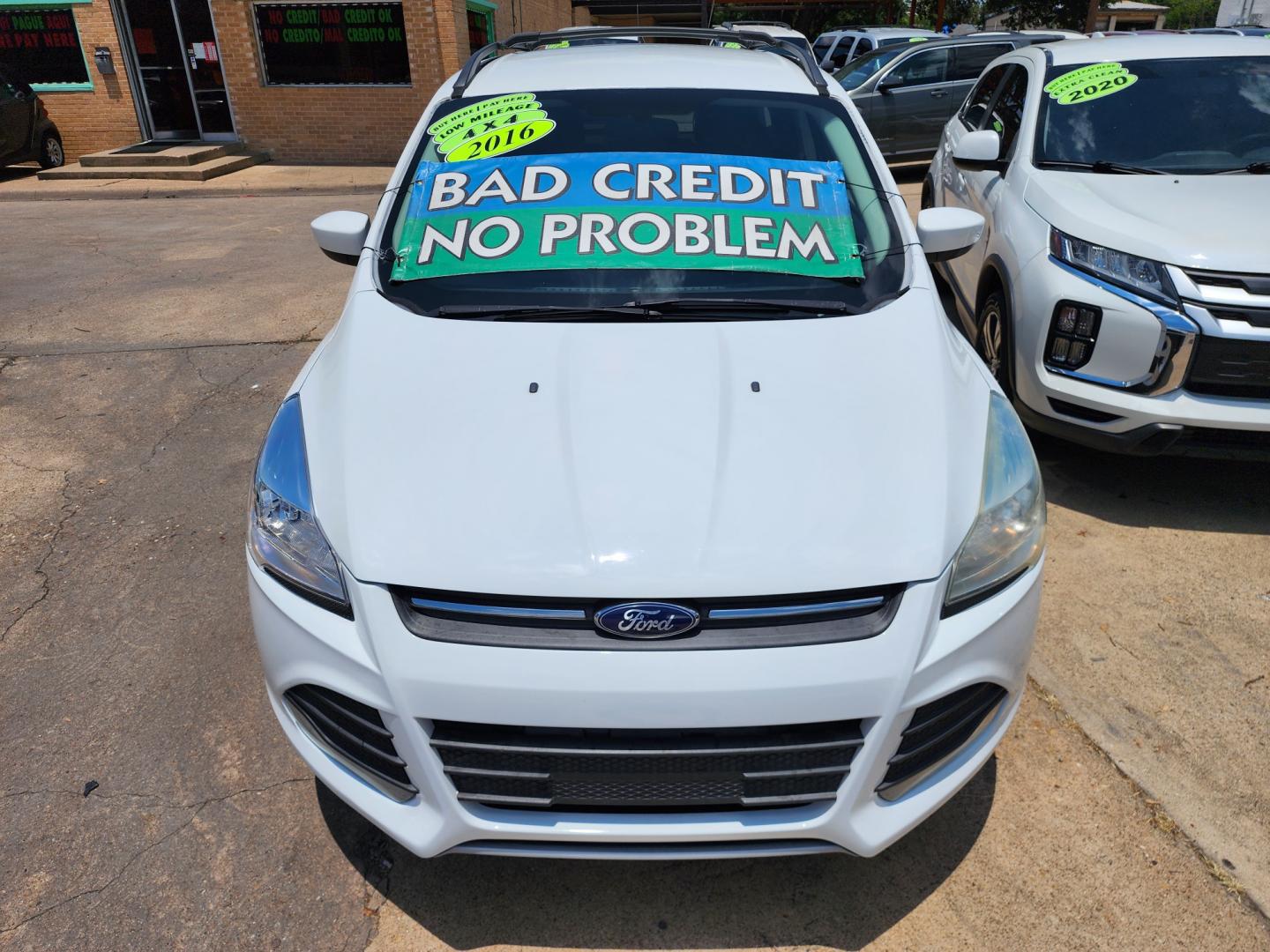 2016 WHITE Ford Escape SE (1FMCU9GX0GU) with an 1.6L L4 DOHC 16V engine, 6-Speed Automatic transmission, located at 2660 S.Garland Avenue, Garland, TX, 75041, (469) 298-3118, 32.885551, -96.655602 - Welcome to DallasAutos4Less, one of the Premier BUY HERE PAY HERE Dealers in the North Dallas Area. We specialize in financing to people with NO CREDIT or BAD CREDIT. We need proof of income, proof of residence, and a ID. Come buy your new car from us today!! This is a Super Clean 2016 FORD ESCAP - Photo#8