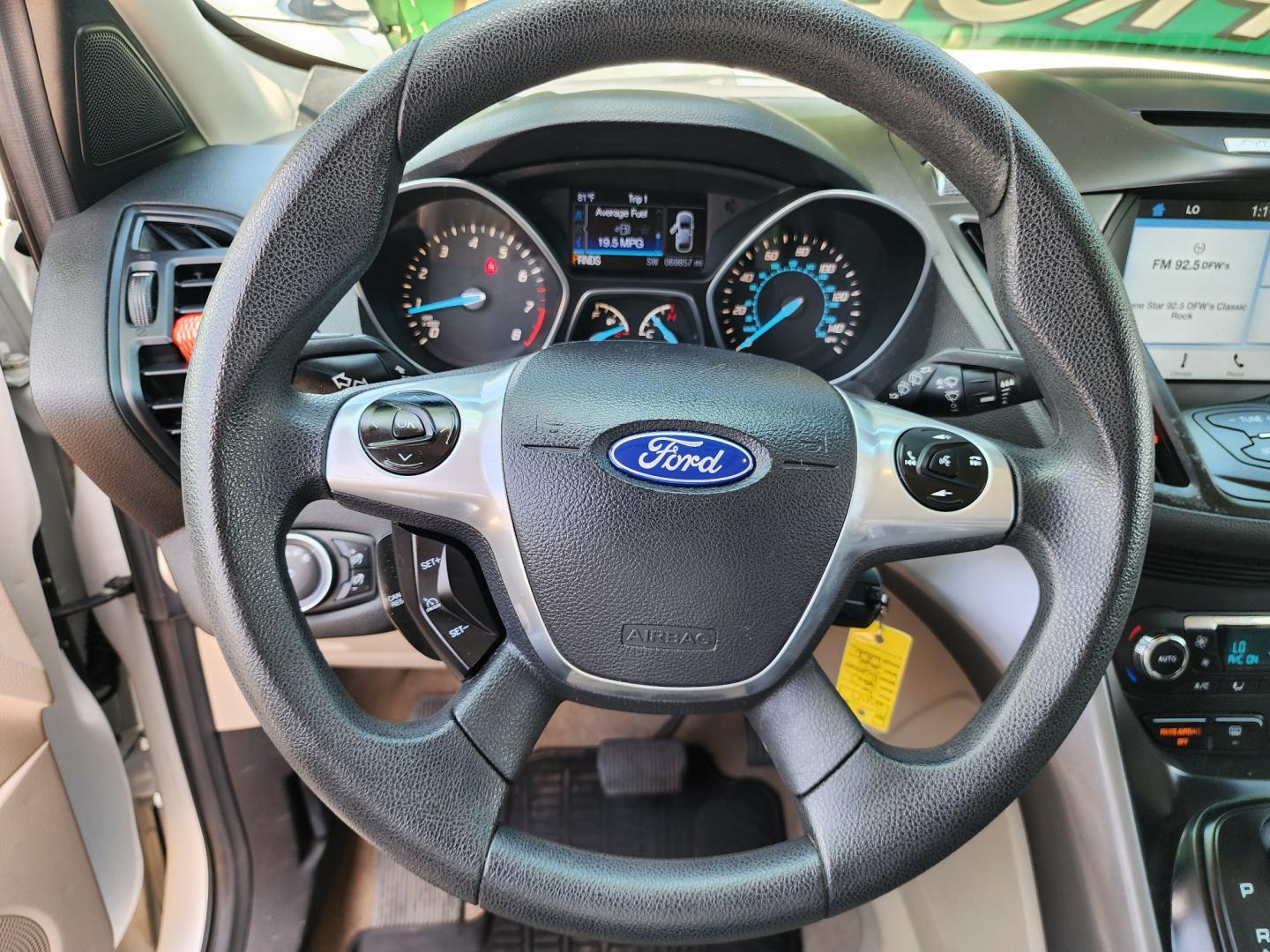 2016 WHITE Ford Escape SE (1FMCU9GX0GU) with an 1.6L L4 DOHC 16V engine, 6-Speed Automatic transmission, located at 2660 S.Garland Avenue, Garland, TX, 75041, (469) 298-3118, 32.885551, -96.655602 - Welcome to DallasAutos4Less, one of the Premier BUY HERE PAY HERE Dealers in the North Dallas Area. We specialize in financing to people with NO CREDIT or BAD CREDIT. We need proof of income, proof of residence, and a ID. Come buy your new car from us today!! This is a Super Clean 2016 FORD ESCAP - Photo#12