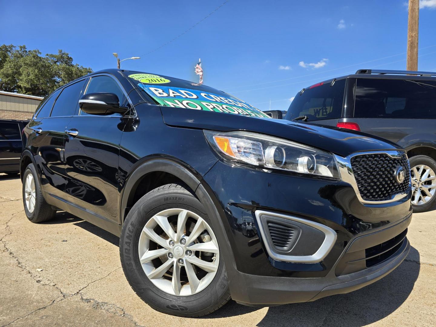 2016 BLACK Kia Sorento L (5XYPG4A34GG) with an 2.4L L4 DOHC 16V engine, 6-Speed Automatic transmission, located at 2660 S.Garland Avenue, Garland, TX, 75041, (469) 298-3118, 32.885551, -96.655602 - Photo#0