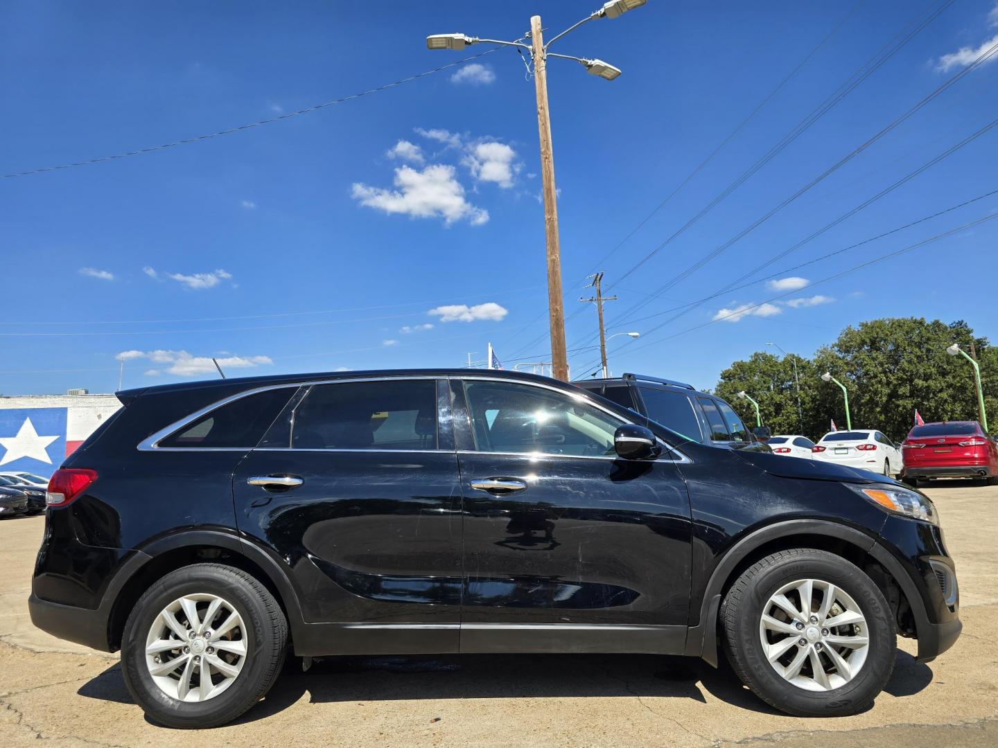 2016 BLACK Kia Sorento L (5XYPG4A34GG) with an 2.4L L4 DOHC 16V engine, 6-Speed Automatic transmission, located at 2660 S.Garland Avenue, Garland, TX, 75041, (469) 298-3118, 32.885551, -96.655602 - Photo#2