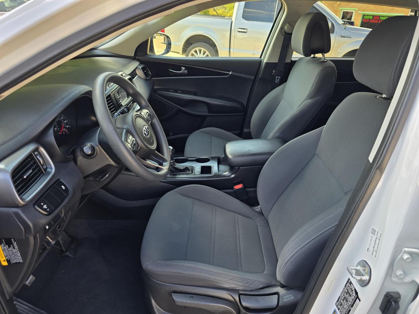 2016 DIAMOND WHITE Kia Sorento LX (5XYPG4A57GG) with an 3.3L V6 DOHC 24V engine, 6-Speed Automatic transmission, located at 2660 S.Garland Avenue, Garland, TX, 75041, (469) 298-3118, 32.885551, -96.655602 - Photo#11