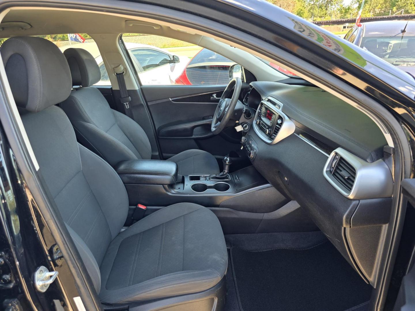 2016 BLACK Kia Sorento L (5XYPG4A34GG) with an 2.4L L4 DOHC 16V engine, 6-Speed Automatic transmission, located at 2660 S.Garland Avenue, Garland, TX, 75041, (469) 298-3118, 32.885551, -96.655602 - Photo#17