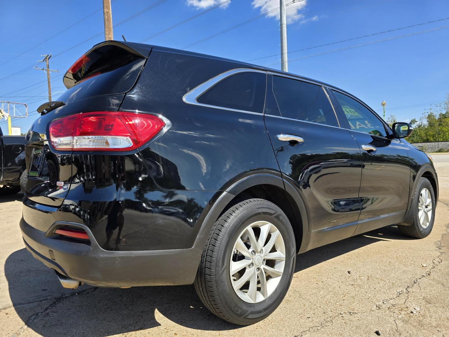 2016 BLACK Kia Sorento L (5XYPG4A34GG) with an 2.4L L4 DOHC 16V engine, 6-Speed Automatic transmission, located at 2660 S.Garland Avenue, Garland, TX, 75041, (469) 298-3118, 32.885551, -96.655602 - Photo#3