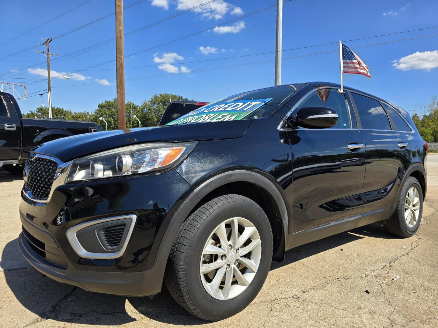 2016 BLACK Kia Sorento L (5XYPG4A34GG) with an 2.4L L4 DOHC 16V engine, 6-Speed Automatic transmission, located at 2660 S.Garland Avenue, Garland, TX, 75041, (469) 298-3118, 32.885551, -96.655602 - Photo#7