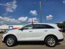 2016 DIAMOND WHITE Kia Sorento LX (5XYPG4A57GG) with an 3.3L V6 DOHC 24V engine, 6-Speed Automatic transmission, located at 2660 S.Garland Avenue, Garland, TX, 75041, (469) 298-3118, 32.885551, -96.655602 - Photo#6