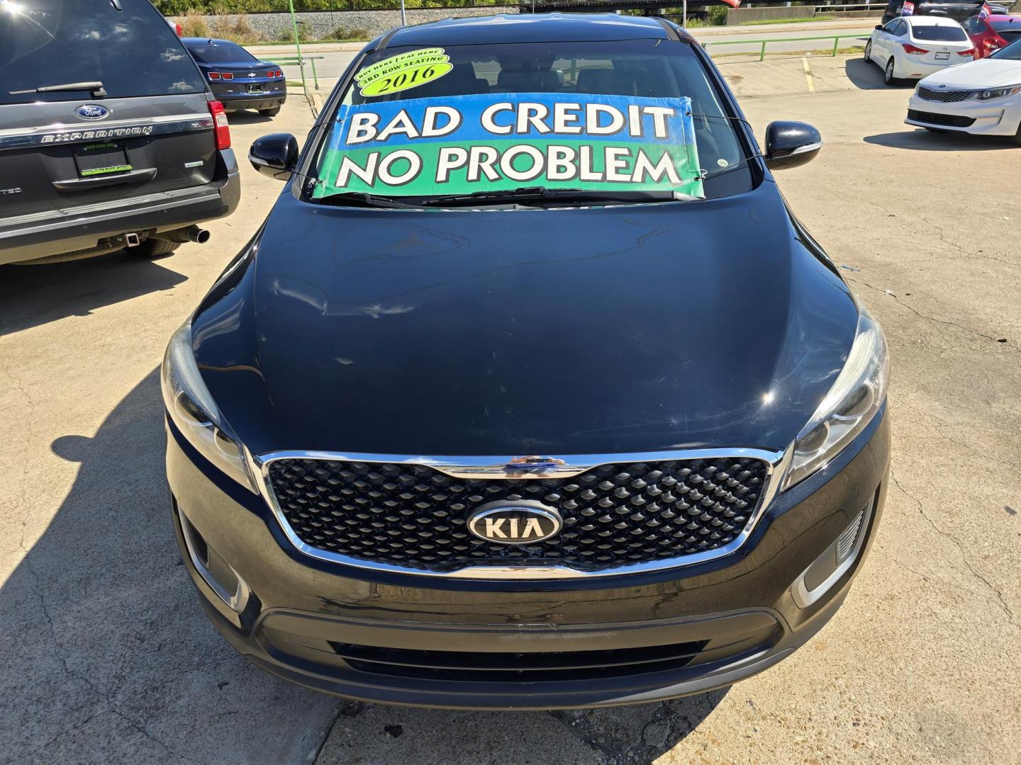 2016 BLACK Kia Sorento L (5XYPG4A34GG) with an 2.4L L4 DOHC 16V engine, 6-Speed Automatic transmission, located at 2660 S.Garland Avenue, Garland, TX, 75041, (469) 298-3118, 32.885551, -96.655602 - Photo#8