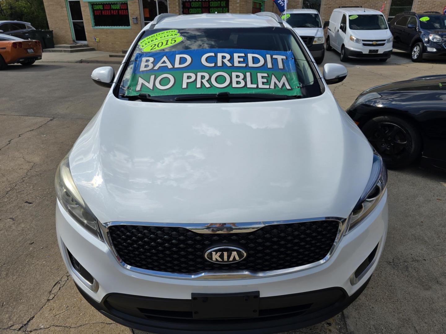 2016 DIAMOND WHITE Kia Sorento LX (5XYPG4A57GG) with an 3.3L V6 DOHC 24V engine, 6-Speed Automatic transmission, located at 2660 S.Garland Avenue, Garland, TX, 75041, (469) 298-3118, 32.885551, -96.655602 - Photo#8