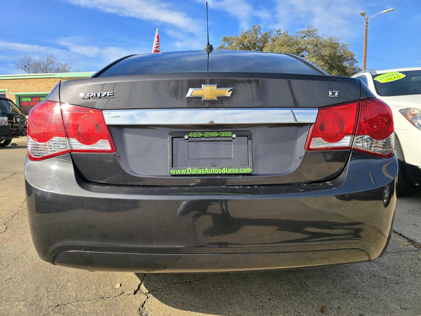 2016 GRAY /BLACK Chevrolet Cruze LT (1G1PE5SB6G7) with an 1.4L L4 DOHC 16V TURBO engine, 6-Speed Automatic transmission, located at 2660 S.Garland Avenue, Garland, TX, 75041, (469) 298-3118, 32.885551, -96.655602 - Welcome to DallasAutos4Less, one of the Premier BUY HERE PAY HERE Dealers in the North Dallas Area. We specialize in financing to people with NO CREDIT or BAD CREDIT. We need proof of income, proof of residence, and a ID. Come buy your new car from us today!! This is a very well cared for 2016 CH - Photo#4