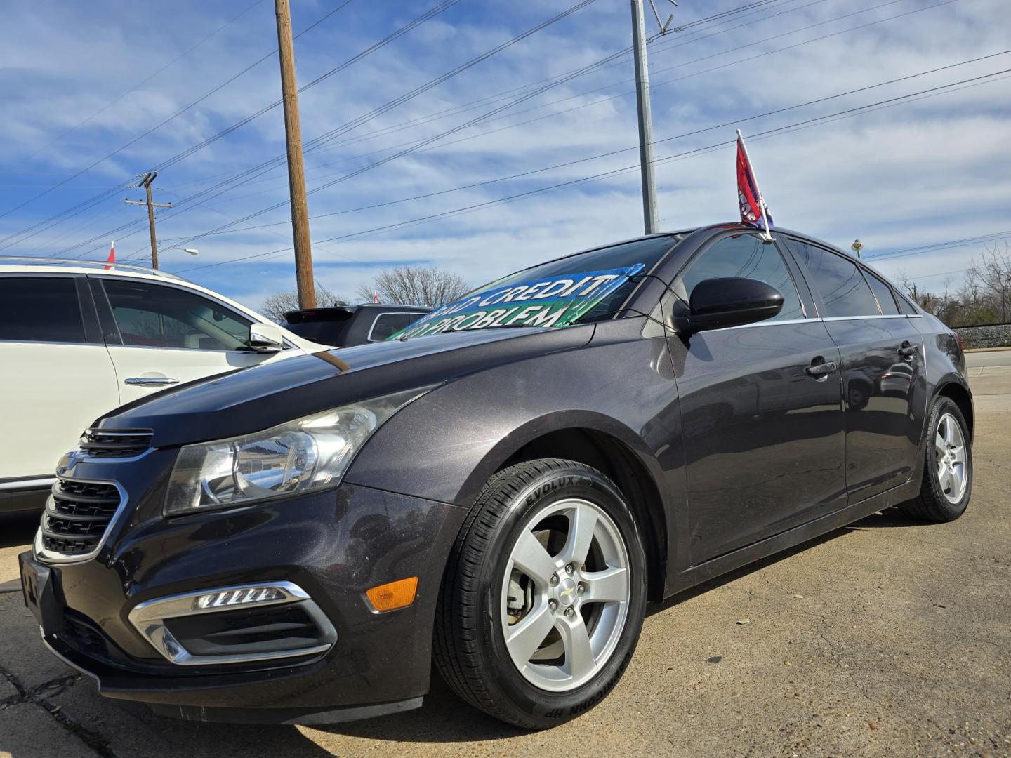 2016 GRAY /BLACK Chevrolet Cruze LT (1G1PE5SB6G7) with an 1.4L L4 DOHC 16V TURBO engine, 6-Speed Automatic transmission, located at 2660 S.Garland Avenue, Garland, TX, 75041, (469) 298-3118, 32.885551, -96.655602 - Welcome to DallasAutos4Less, one of the Premier BUY HERE PAY HERE Dealers in the North Dallas Area. We specialize in financing to people with NO CREDIT or BAD CREDIT. We need proof of income, proof of residence, and a ID. Come buy your new car from us today!! This is a very well cared for 2016 CH - Photo#7