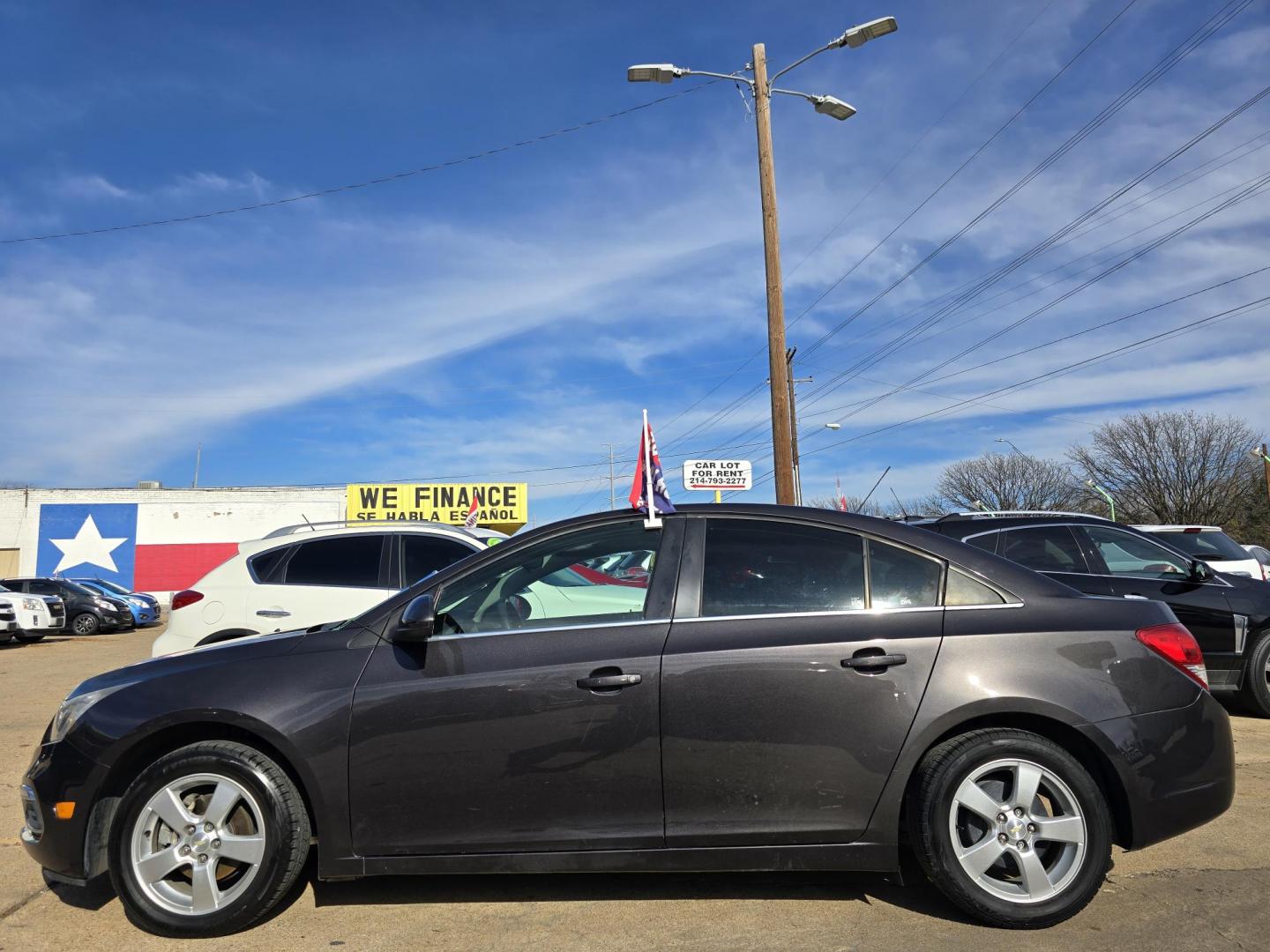 2016 GRAY /BLACK Chevrolet Cruze LT (1G1PE5SB6G7) with an 1.4L L4 DOHC 16V TURBO engine, 6-Speed Automatic transmission, located at 2660 S.Garland Avenue, Garland, TX, 75041, (469) 298-3118, 32.885551, -96.655602 - Welcome to DallasAutos4Less, one of the Premier BUY HERE PAY HERE Dealers in the North Dallas Area. We specialize in financing to people with NO CREDIT or BAD CREDIT. We need proof of income, proof of residence, and a ID. Come buy your new car from us today!! This is a very well cared for 2016 CH - Photo#6