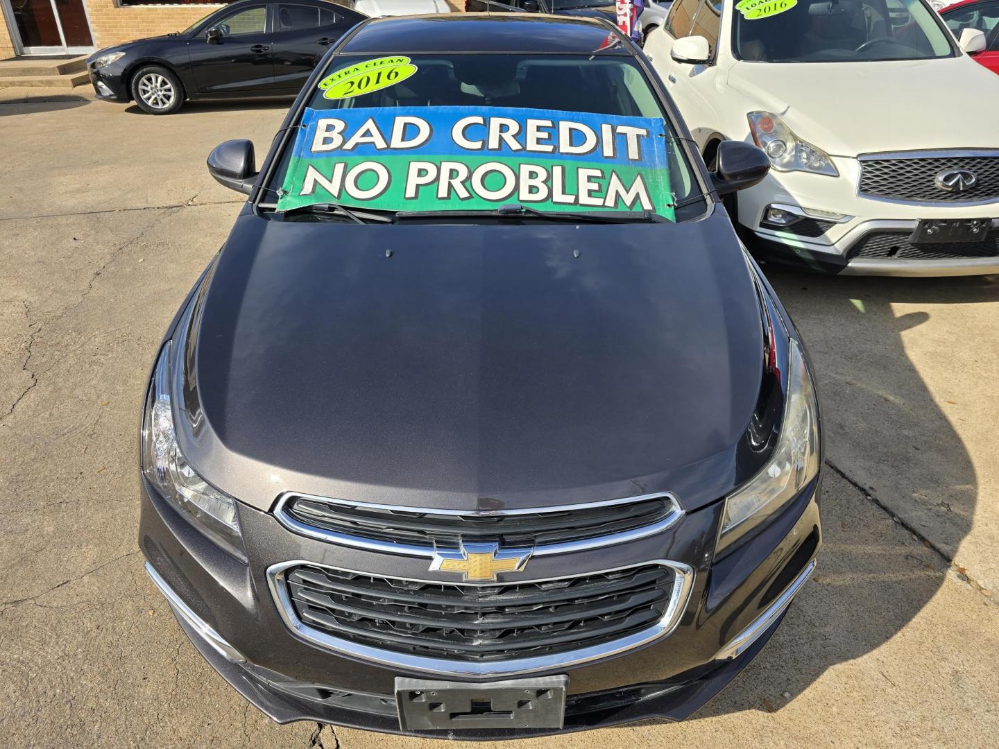 2016 GRAY /BLACK Chevrolet Cruze LT (1G1PE5SB6G7) with an 1.4L L4 DOHC 16V TURBO engine, 6-Speed Automatic transmission, located at 2660 S.Garland Avenue, Garland, TX, 75041, (469) 298-3118, 32.885551, -96.655602 - Welcome to DallasAutos4Less, one of the Premier BUY HERE PAY HERE Dealers in the North Dallas Area. We specialize in financing to people with NO CREDIT or BAD CREDIT. We need proof of income, proof of residence, and a ID. Come buy your new car from us today!! This is a very well cared for 2016 CH - Photo#8