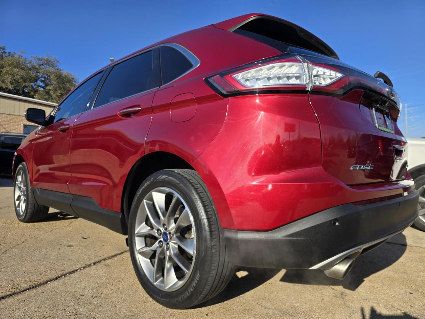 2016 RED Ford Edge Titanium (2FMPK3K85GB) with an 3.5L V6 DOHC 24V engine, 6A transmission, located at 2660 S.Garland Avenue, Garland, TX, 75041, (469) 298-3118, 32.885551, -96.655602 - Photo#5